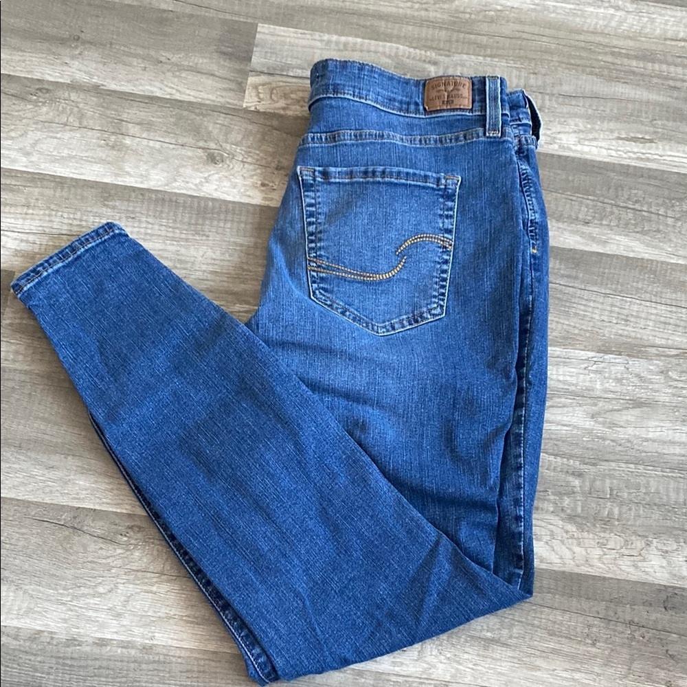 Classic Blue Women's Jeans D - Picture 2 of 2